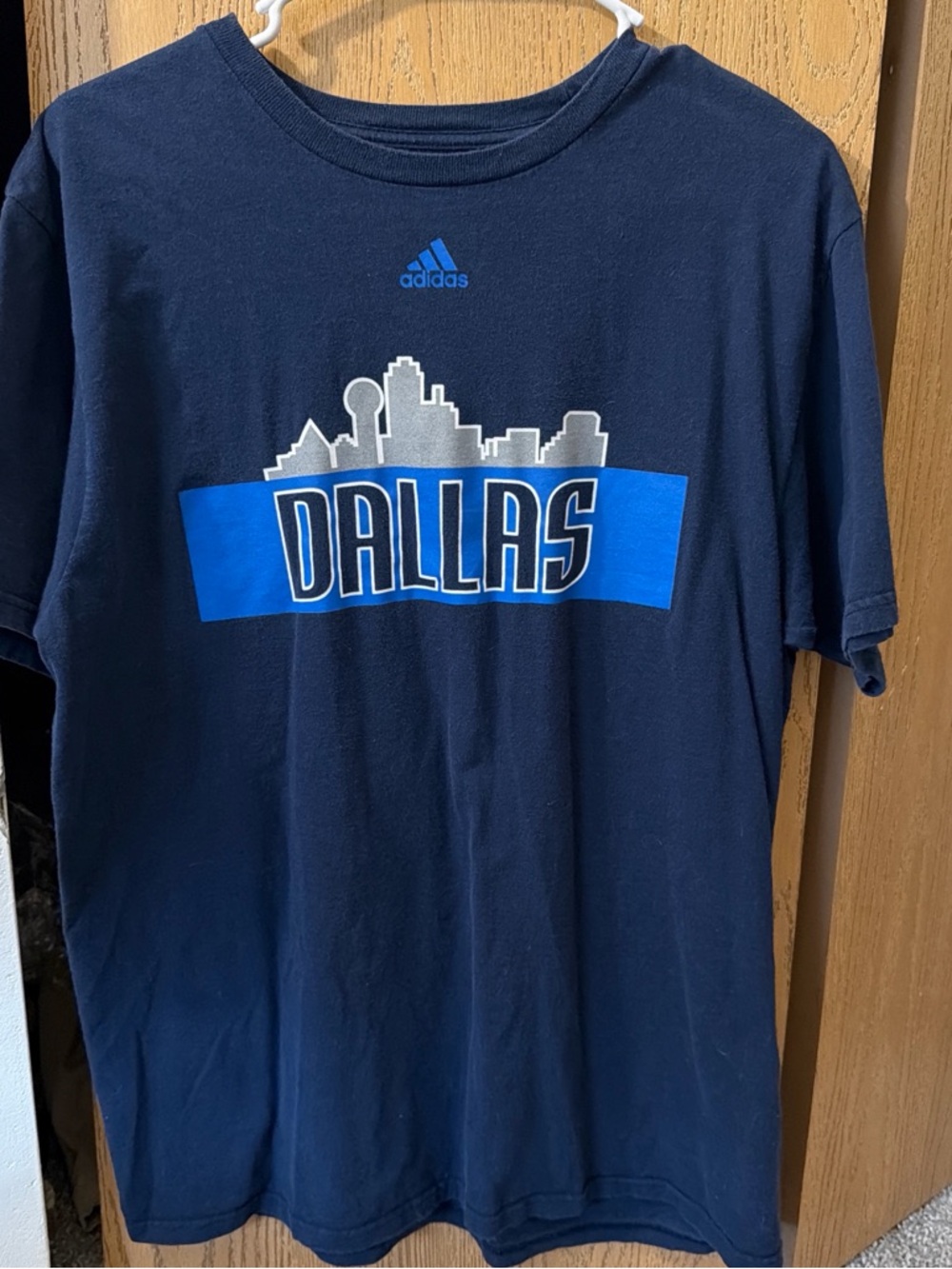 Adidas Dallas Mavericks Graphic Tee -Men’s Large